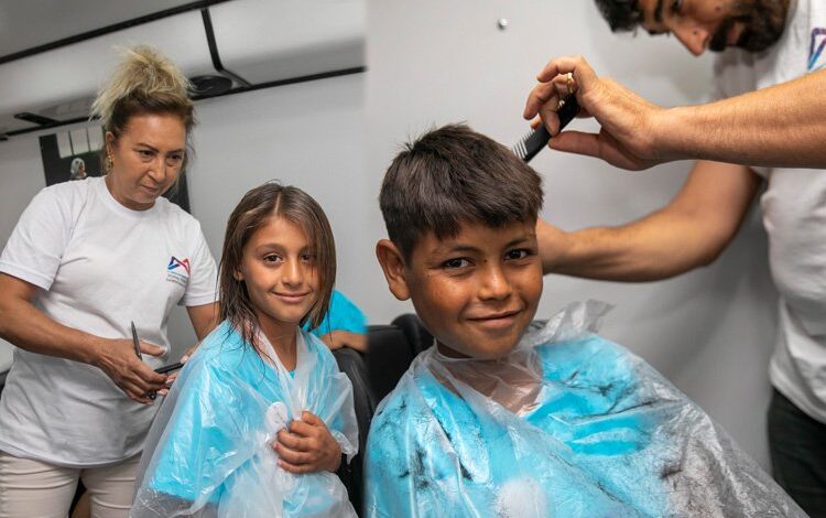 Mevsimlik işçilerin kuaför sevinci