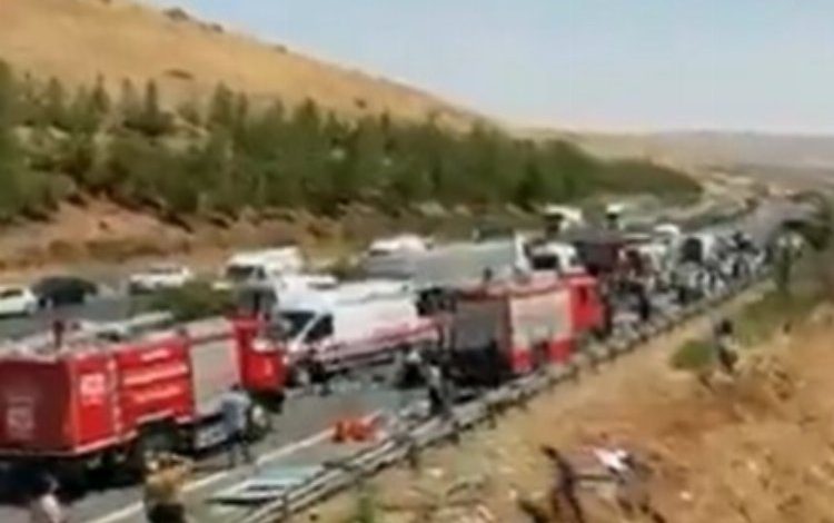 Gaziantep’te dehşet kaza: 15 ölü, 22 yaralı Gaziantep’te dehşet kaza: 15 ölü, 22 yaralı