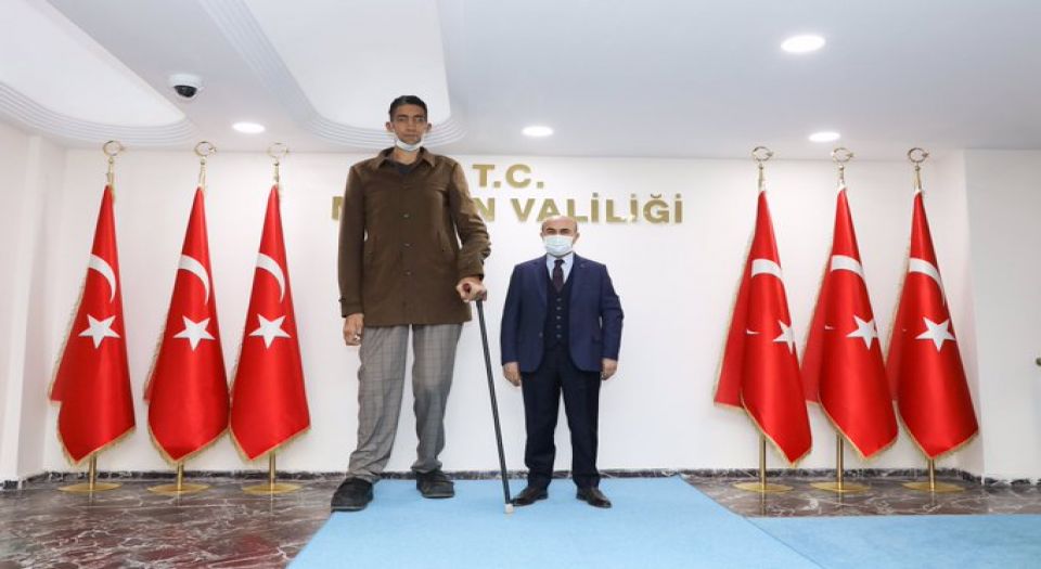 Dünyanın en uzun adamından Vali Demirtaş’a ziyaret