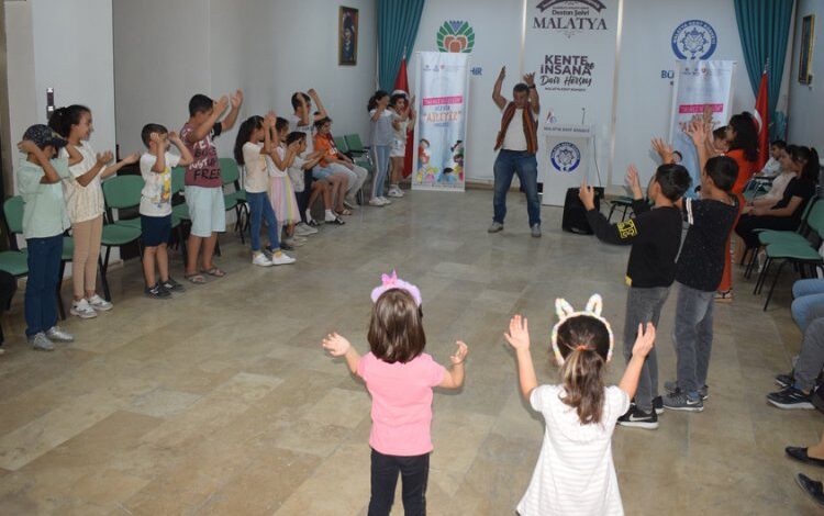 Malatya’da ‘yalnız değilsin’de çocuk güvenliği konuşuldu Malatya’da ‘yalnız değilsin’de çocuk güvenliği konuşuldu