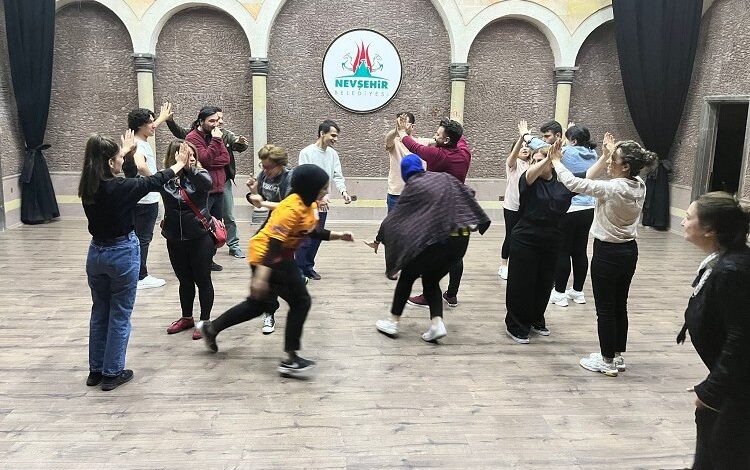 Nevşehir Şehir Tiyatrosu çalışmalara başladı Nevşehir Şehir Tiyatrosu çalışmalara başladı