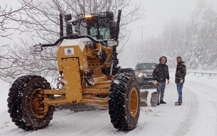 Bursa Kestel’de kar temizleme çalışmaları sürüyor Bursa Kestel’de kar temizleme çalışmaları sürüyor