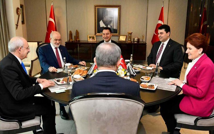 Seçim bitti, masa devrildi! Seçim bitti, masa devrildi!