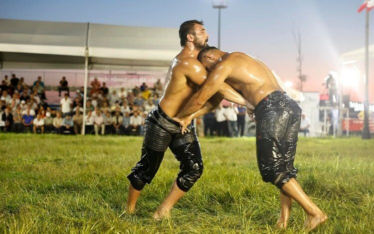 Şile yağlı güreşleri coşkuyla başladı