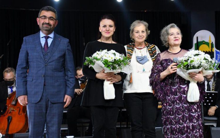 Bursa İnegöl’de Ayşe Taş ile sanat dolu gece Bursa İnegöl’de Ayşe Taş ile sanat dolu gece