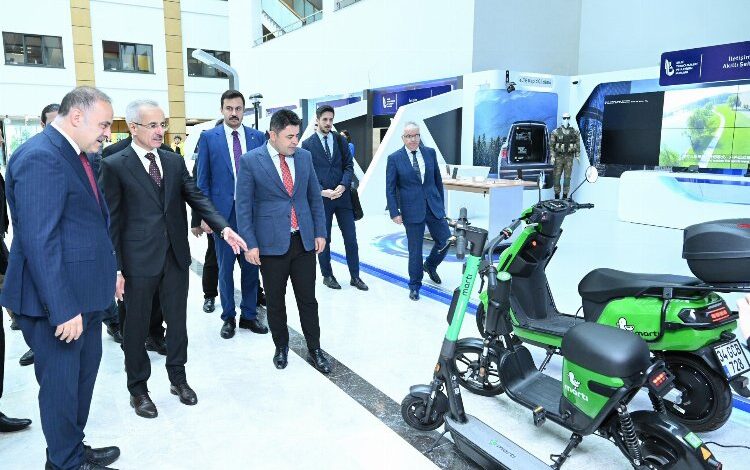 Bakan Uraloğlu’ndan BTK Akademi’ye ziyaret Bakan Uraloğlu’ndan BTK Akademi’ye ziyaret