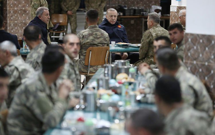 Cumhurbaşkanı Erdoğan’dan Hakkari’deki Mehmetçiğe iftar sürprizi