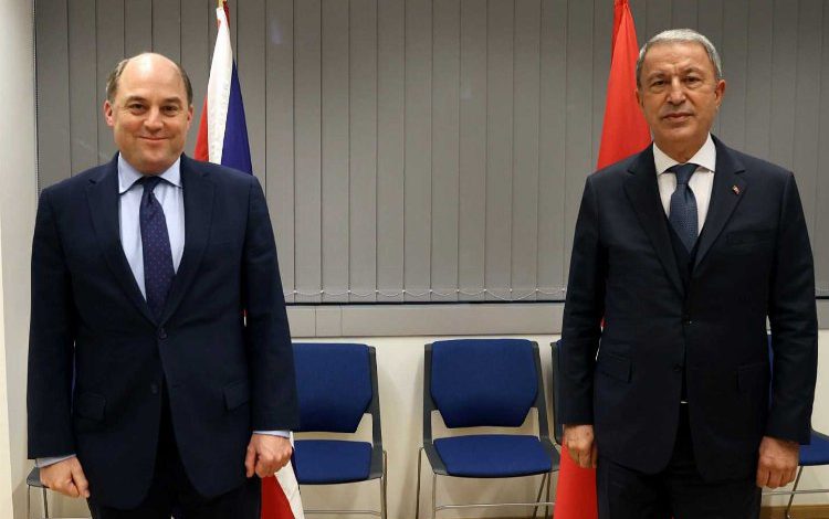 Bakan Akar İngiltere’deki mevkidaşıyla görüştü Bakan Akar İngiltere’deki mevkidaşıyla görüştü