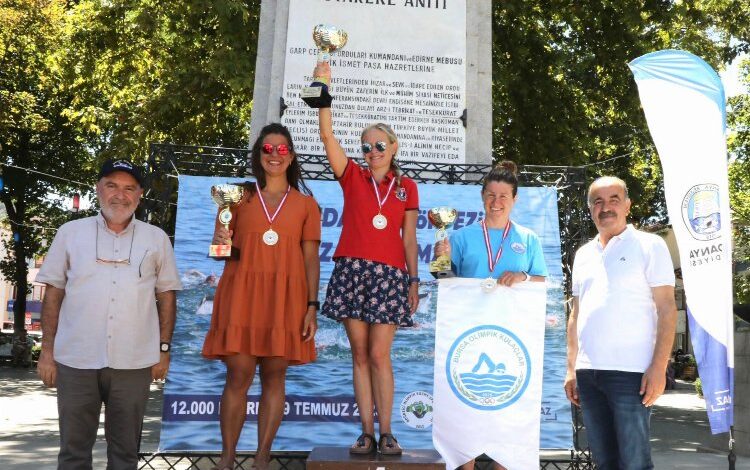 Yalova’dan Mudanya’ya yüzdüler Yalova’dan Mudanya’ya yüzdüler