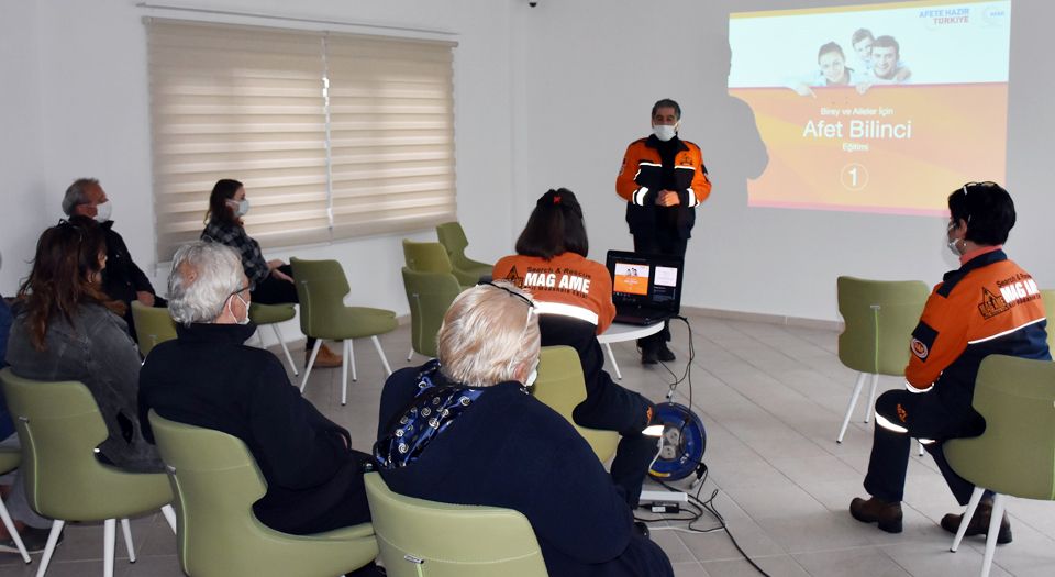 Bursa Gemlik’te konukevi sakinlerine afet eğitimi