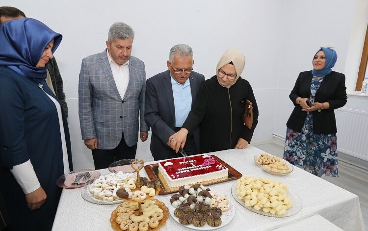Kayseri’de kadın kooperatifinden gilaburulu pasta sürprizi