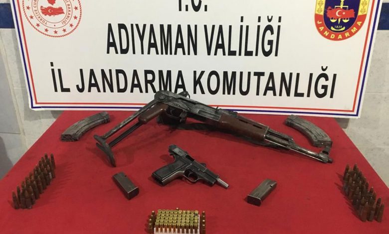 Adıyaman Kahta’da evinde kaleşnikofla yakalandı