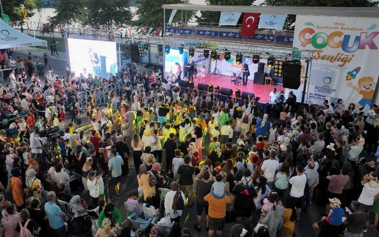 Bu şenlik çocukların Bu şenlik çocukların