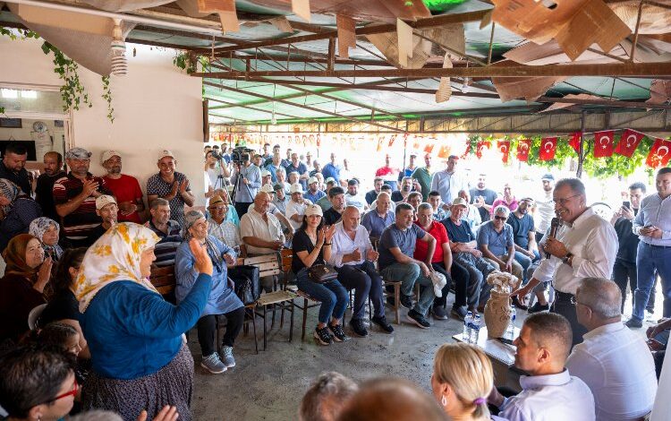 Başkan Seçer mahalle mahalle bayramlaşıyor