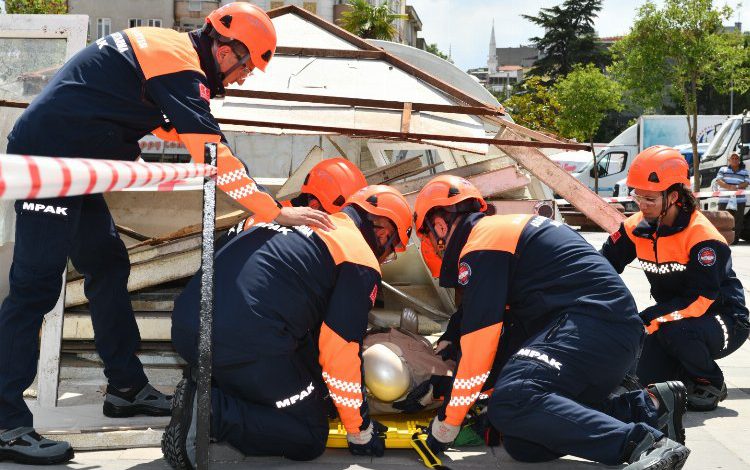 Bursa Mustafakemalpaşa’da gerçeği aratmayan tatbikat Bursa Mustafakemalpaşa’da gerçeği aratmayan tatbikat