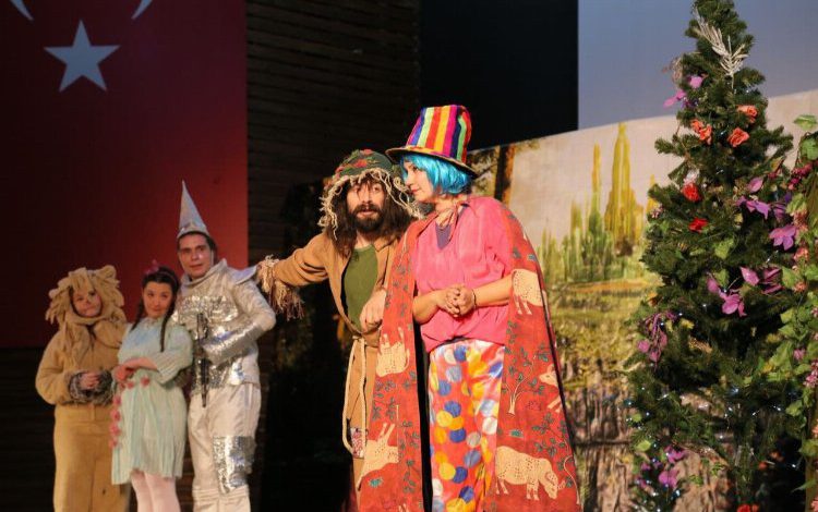 Balıkesir Edremit’te çocuklara tiyatro şöleni Balıkesir Edremit’te çocuklara tiyatro şöleni