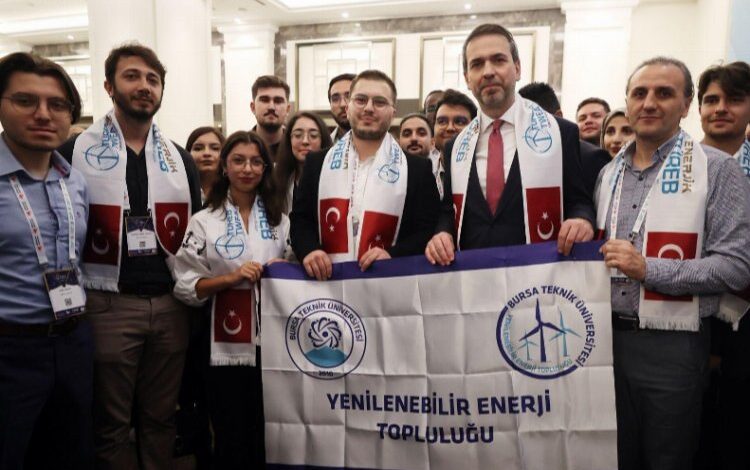 BTÜ’lü öğrenciler Bakan Bayraktar ile buluştu