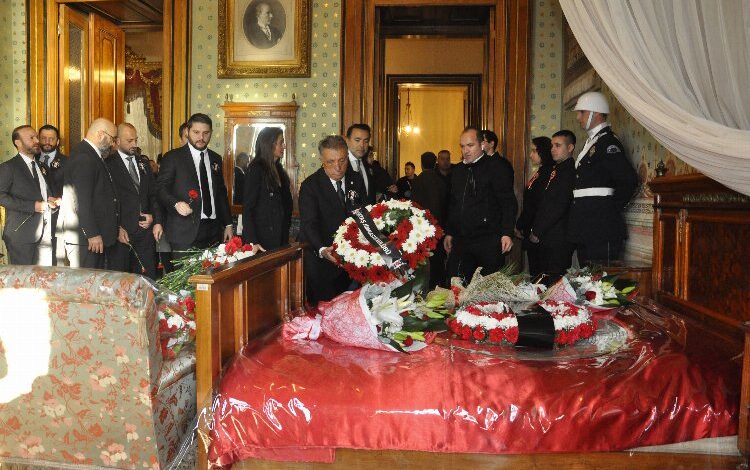 BJK yönetimi Ata’mızı Dolmabahçe’de andı BJK yönetimi Ata’mızı Dolmabahçe’de andı