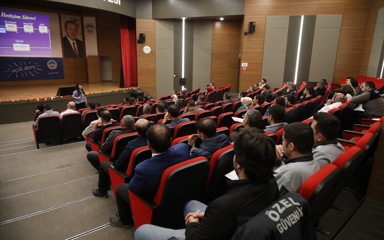 Kayseri Melikgazi personeline iletişim semineri