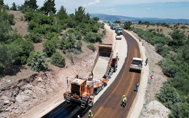 Manisa Saruhanlı’da yollar asfalta kavuşuyor Manisa Saruhanlı’da yollar asfalta kavuşuyor