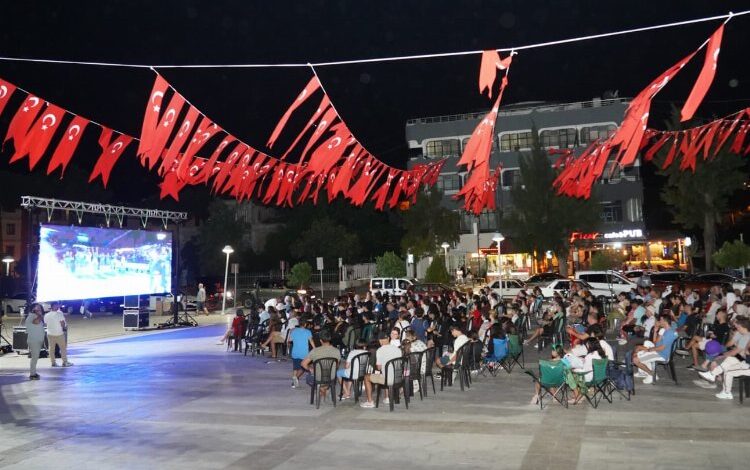 ‘Filenin Sultanları’na Milas’tan coşkulu destek ‘Filenin Sultanları’na Milas’tan coşkulu destek