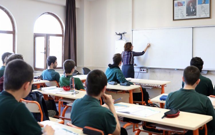 Ortaöğretim’de değişiklik ‘Resmi’leşti… Test usulü sınav son verildi
