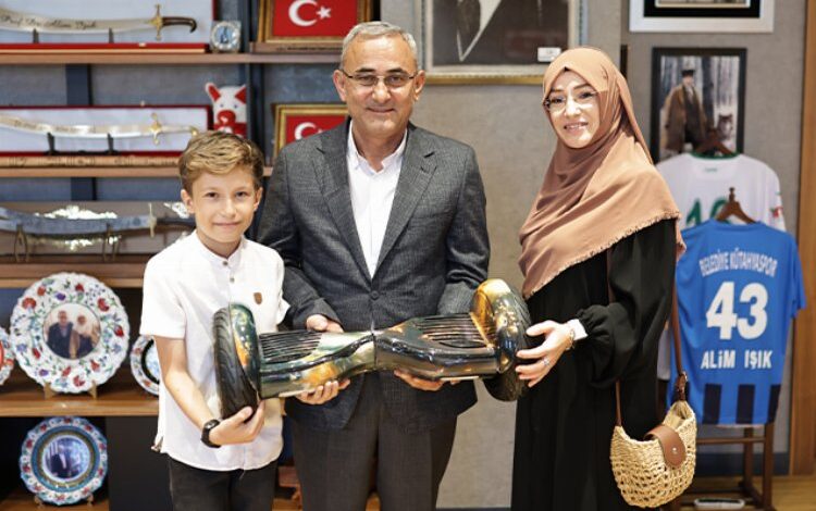 Başkan Işık sözünü tuttu… Ömer Faruk elektrikli kaykaya kavuştu