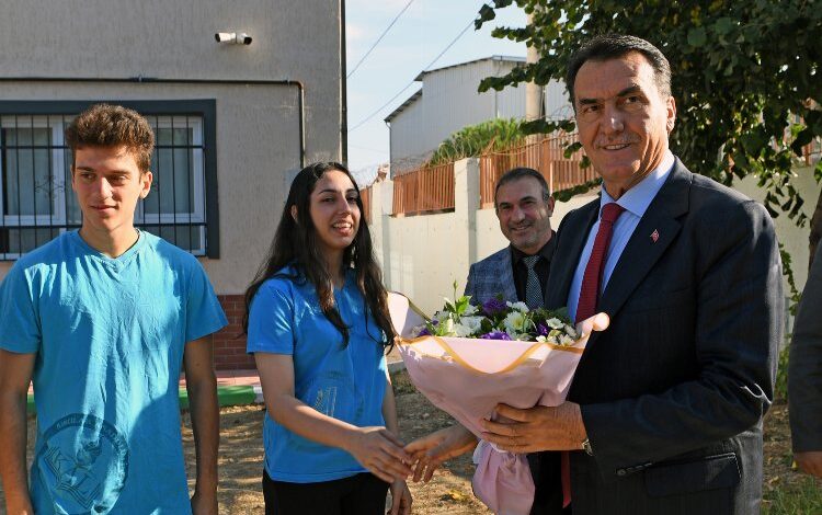 Bursa Osmangazi’de Başkan Dündar’dan her gün farklı okul Bursa Osmangazi’de Başkan Dündar’dan her gün farklı okul