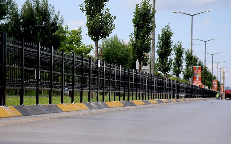 Sakarya’da yayaların hayatına plastik bariyer