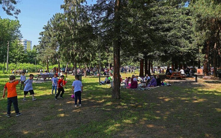 Sıcaktan bunalan mesire alanlarına koştu