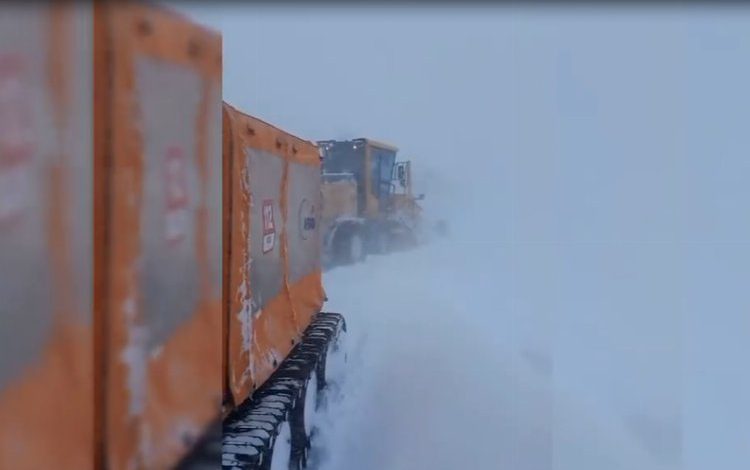 Kar yağışı ve tipi nedeniyle mahsur kalan 2 kişi kurtarıldı Kar yağışı ve tipi nedeniyle mahsur kalan 2 kişi kurtarıldı