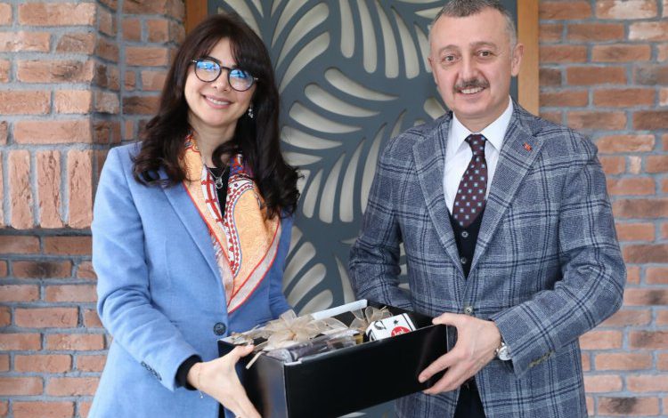 Kocaeli’nde Başkan Büyükakın, kadın yöneticilerle bir araya geldi Kocaeli’nde Başkan Büyükakın, kadın yöneticilerle bir araya geldi