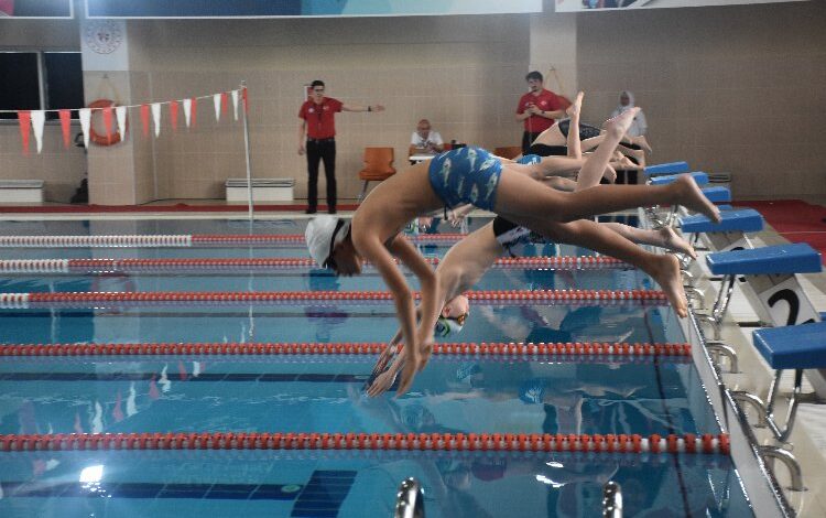 Yüzmede ‘vize performans’ müsabakaları tamamlandı Yüzmede ‘vize performans’ müsabakaları tamamlandı