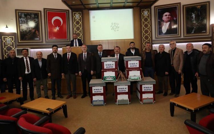 Bursa İnegöl’de üreticilere 250 arı kovanı dağıtıldı
