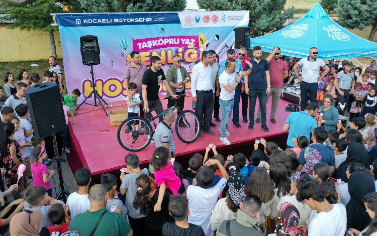 Kocaeli’de Kuruçeşme ve Taşköprü sezonu şenlikle açtı Kocaeli’de Kuruçeşme ve Taşköprü sezonu şenlikle açtı