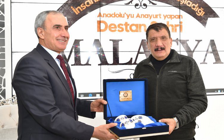 Malatya’da sağlık çalışanlarından teşekkür ziyareti Malatya’da sağlık çalışanlarından teşekkür ziyareti