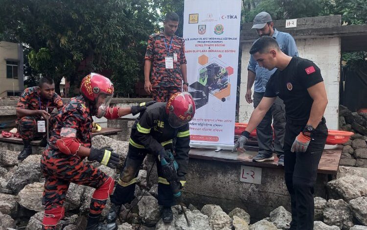 Konyalı itfaiyeciler Bangladeş’i eğitti Konyalı itfaiyeciler Bangladeş’i eğitti