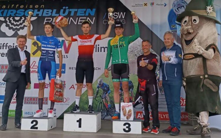 Konyalı bisikletçiler Avrupa’da gururlandırdı