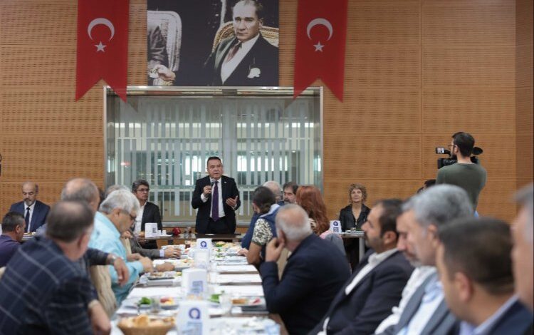 Muhittin Böcek’ten adaylık sinyali Muhittin Böcek’ten adaylık sinyali