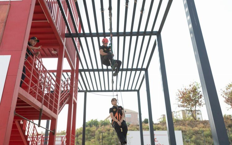 İtfaiye timlerinden nefes kesen eğitim