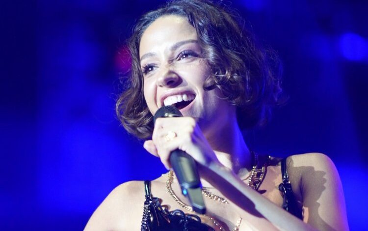Zeynep Bastık’tan Boğaz’da muhteşem gece