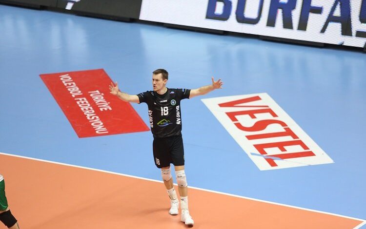 Dmitrii Bahov yuvada kaldı Dmitrii Bahov yuvada kaldı