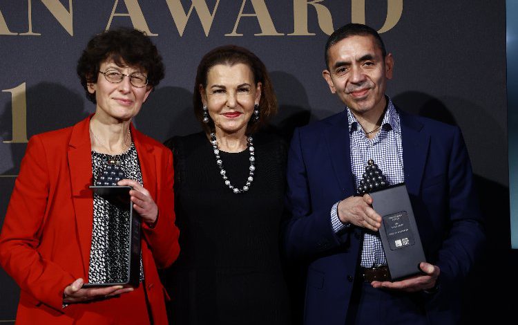 25. Aydın Doğan Ödülü’nün sahipleri Dr. Özlem Türeci ve Prof. Dr. Uğur Şahin oldu 25. Aydın Doğan Ödülü’nün sahipleri Dr. Özlem Türeci ve Prof. Dr. Uğur Şahin oldu