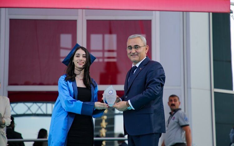 Dumlupınar Üniversitesi’nde mezuniyet coşkusu Dumlupınar Üniversitesi’nde mezuniyet coşkusu