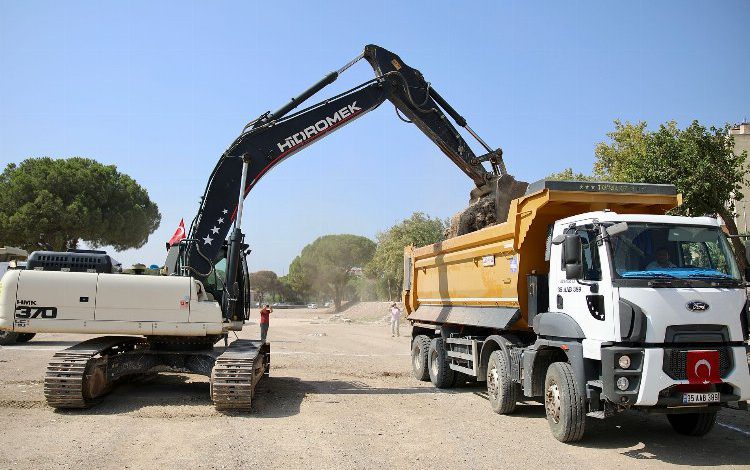 İzmir Bergama’da Millet Bahçesi’ne ilk kazma