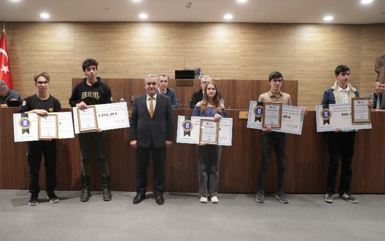 Kütahya’da ‘Cumhuriyet’ ödüllendirdi Kütahya’da ‘Cumhuriyet’ ödüllendirdi