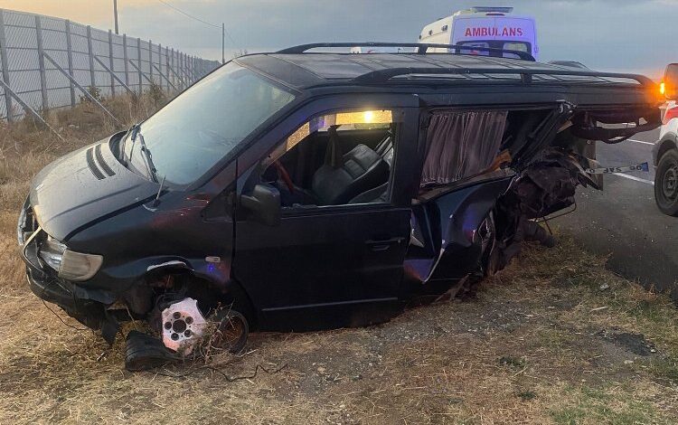 Keşan-Gelibolu yolunda feci kaza: 3 ölü, 3 yaralı Keşan-Gelibolu yolunda feci kaza: 3 ölü, 3 yaralı
