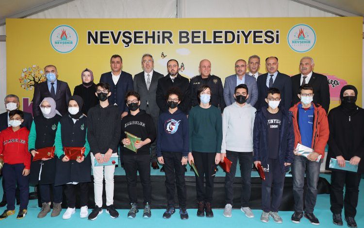 Nevşehir Belediyesi’nden üniversite adaylarına hizmet Nevşehir Belediyesi’nden üniversite adaylarına hizmet