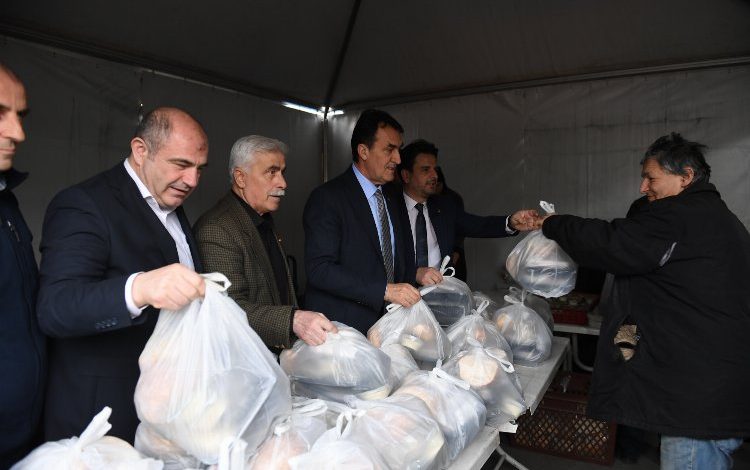 İftar yemekleri Başkan Dündar’dan