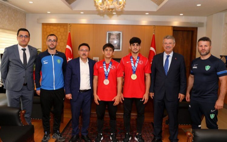 Kayseri Valisi şampiyonları ağırladı Kayseri Valisi şampiyonları ağırladı